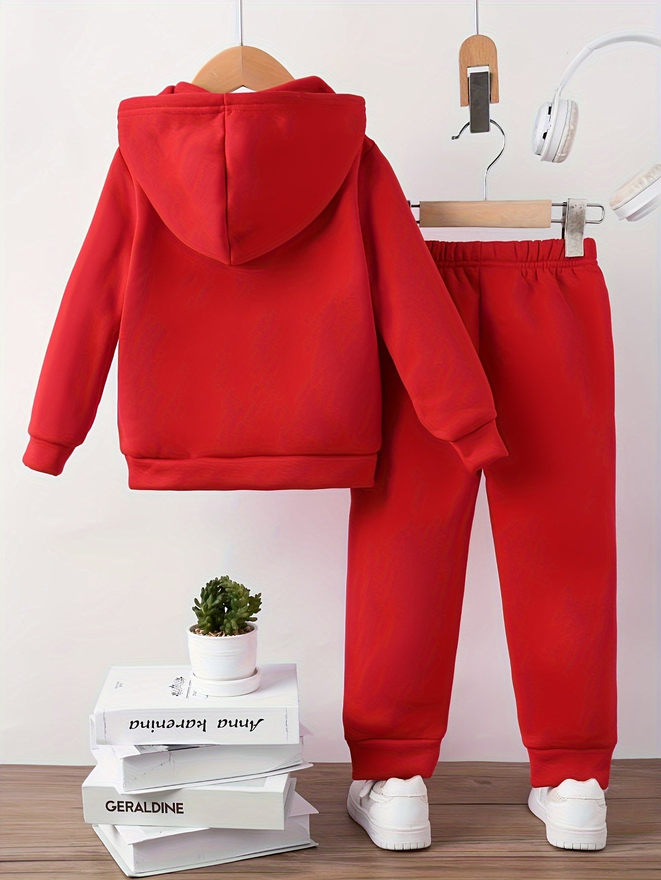 Girls Autumn And Winter New Fashion Cute Sweet Gentle Sports Outdoor Simple Leisure Color Hot Stamping Velvet David Round Neck Long Sleeve Hooded Sweater + Trousers Set