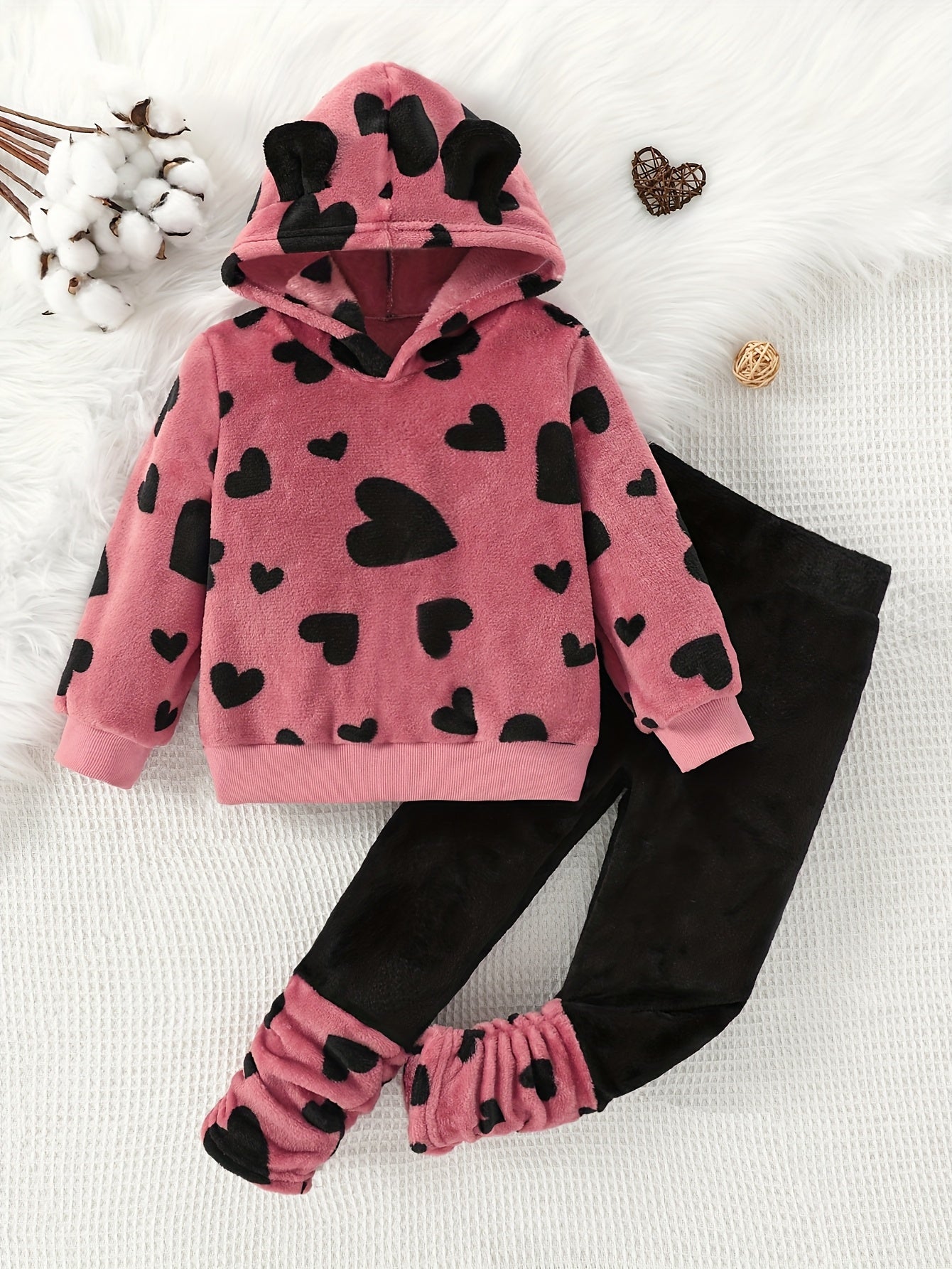 Girls' Autumn And Winter Two-Piece Set: Love Printed Plush Hooded Sweatshirt+Pleated Pants