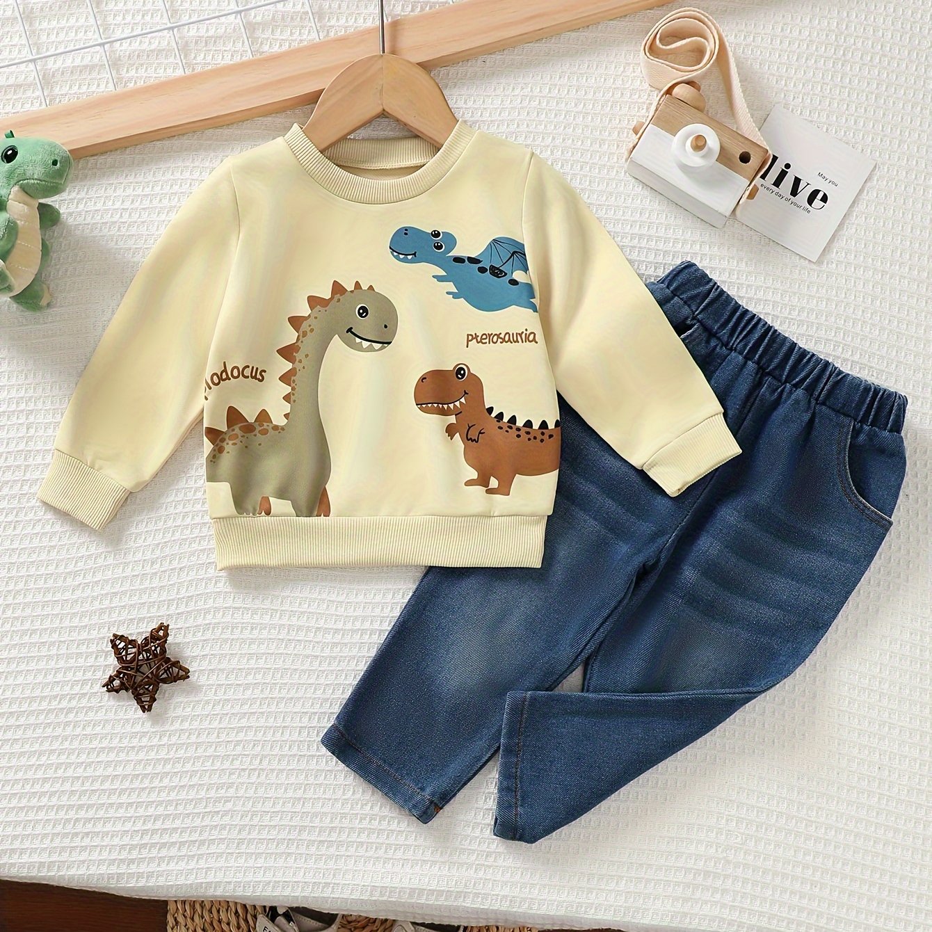 2pcs Baby's Cartoon Dinosaur Print Sweatshirt & Casual Jeans,