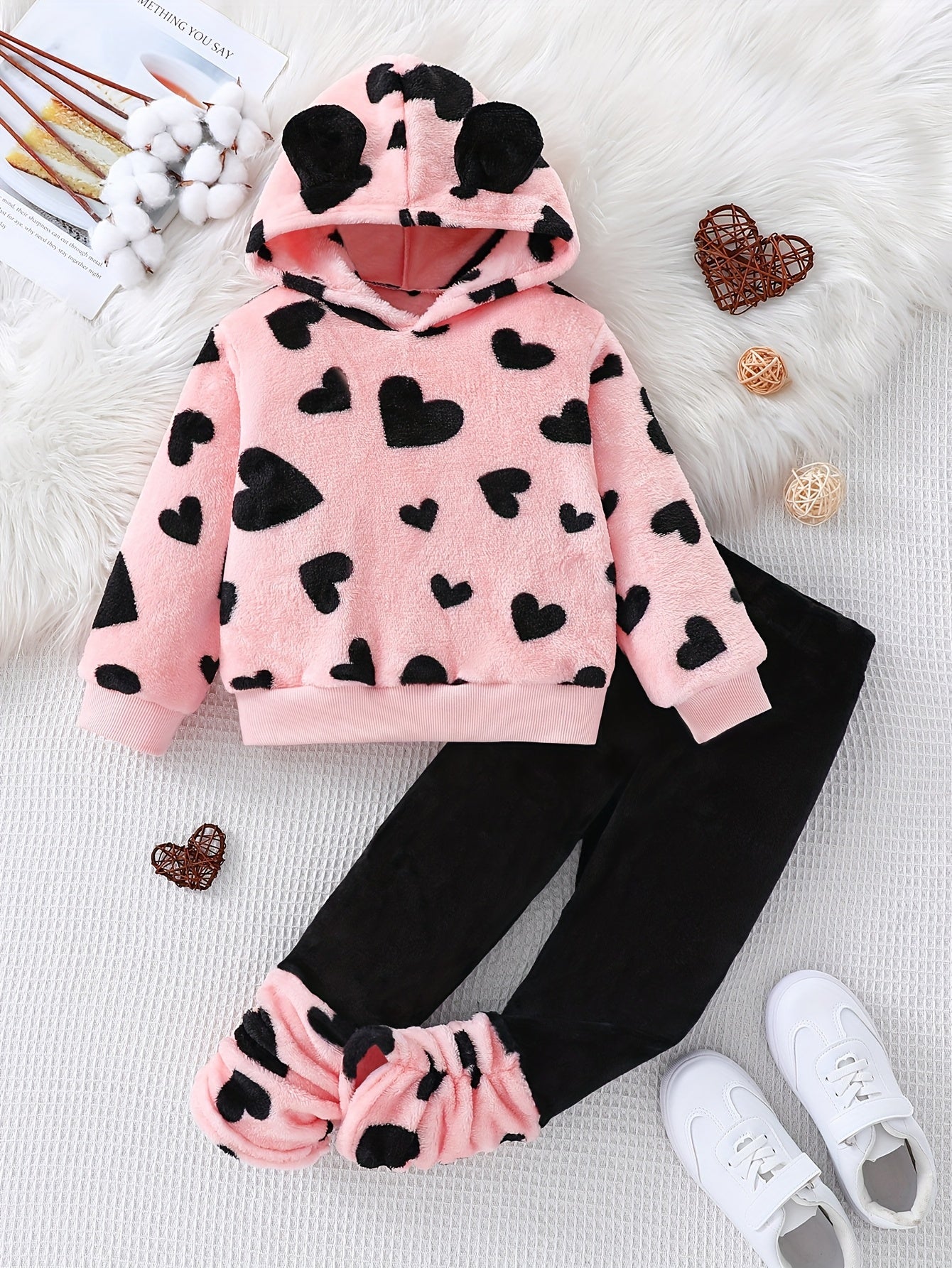 Girls' Autumn And Winter Two-Piece Set: Love Printed Plush Hooded Sweatshirt+Pleated Pants