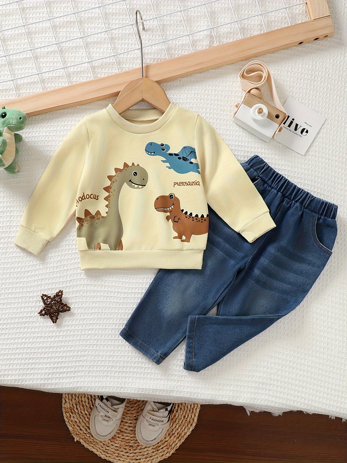 2pcs Baby's Cartoon Dinosaur Print Sweatshirt & Casual Jeans,